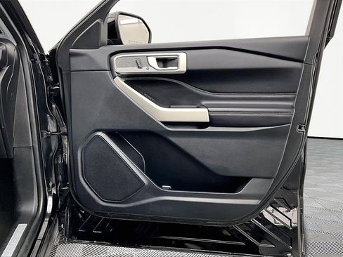 Used 2022 Ford Explorer Limited w/ Equipment Group 301A image 24