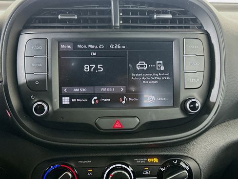 Used 2025 Kia Soul LX w/ LX Technology Package FWD image 21