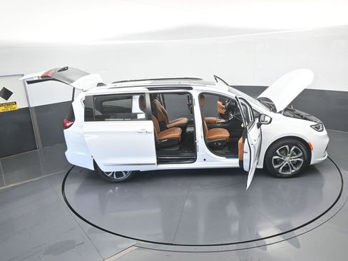 New 2026 Chrysler Pacifica Pinnacle image 29