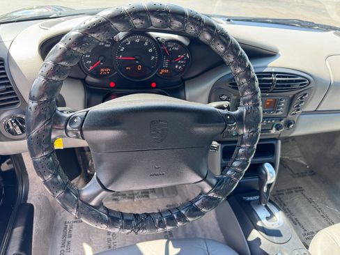 Used 2000 Porsche Boxster RWD image 15