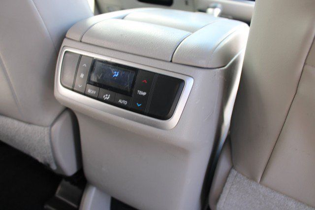 Used 2016 Toyota Highlander XLE FWD image 16