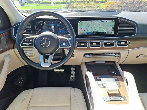 Used 2023 Mercedes-Benz GLS 450 4MATIC image 12