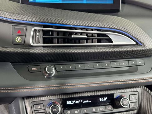 Used 2020 BMW i8 Coupe image 27