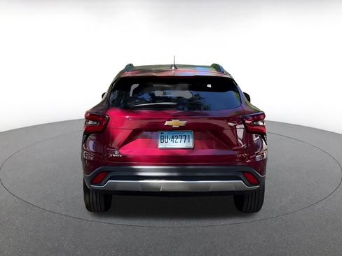 Used 2025 Chevrolet Trax LT image 12