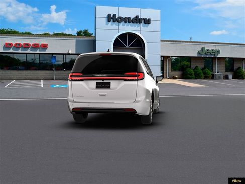 New 2026 Chrysler Pacifica Select image 14