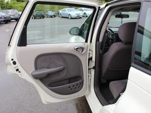 Used 2005 Chrysler PT Cruiser Touring FWD image 12