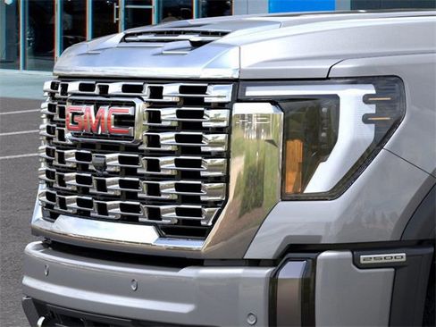 New 2026 GMC Sierra 2500 Denali w/ Denali Reserve Package image 13
