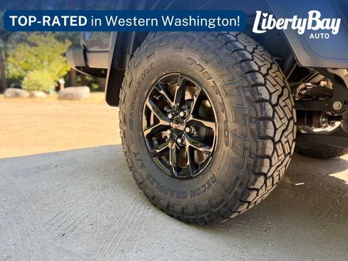 Used 2023 Jeep Gladiator Sport AWD/4WD image 12