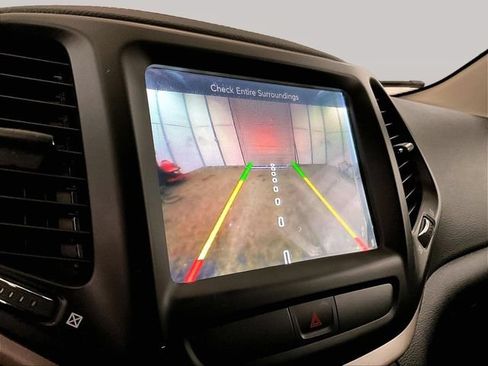 Used 2017 Jeep Cherokee Limited AWD/4WD image 20