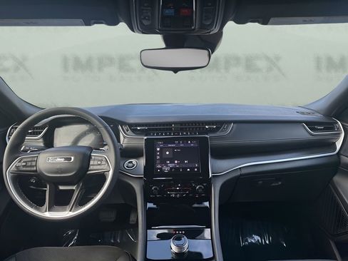 Used 2023 Jeep Grand Cherokee Altitude image 13