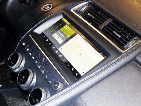 Used 2020 Jaguar E-PACE SE image 45