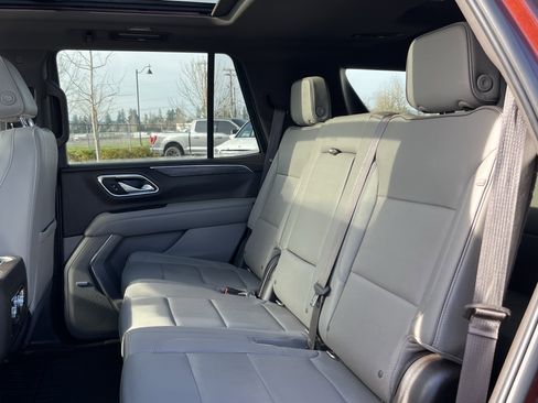 Used 2022 GMC Yukon SLT w/ SLT Luxury Package image 14