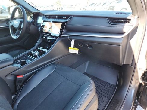 New 2026 Jeep Grand Cherokee Laredo image 9