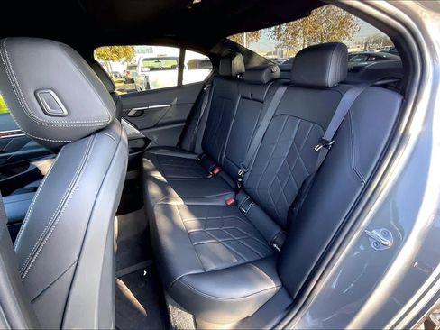 Used 2026 BMW i5 eDrive40 w/ Premium Package image 26