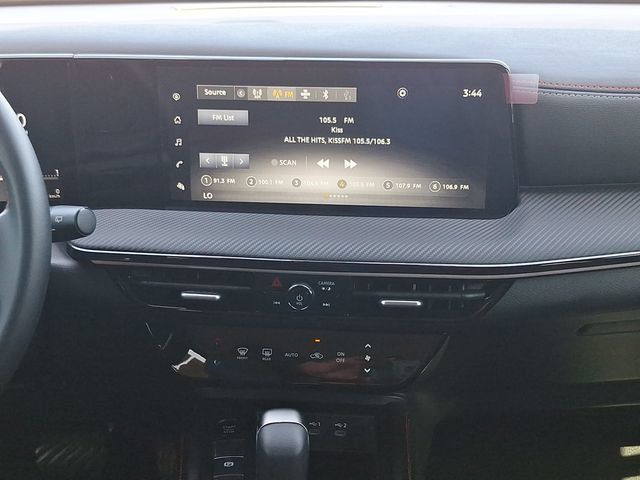 Used 2025 Nissan Kicks SR w/ Illumination Package FWD image 18