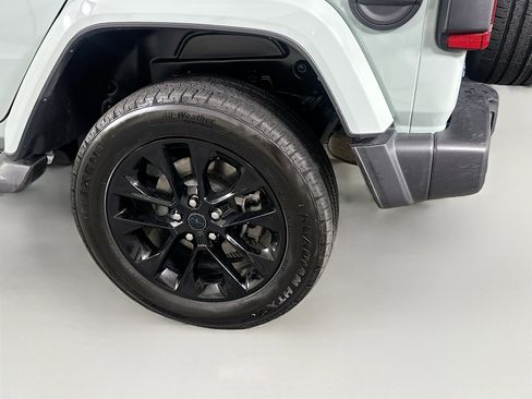 Used 2024 Jeep Wrangler Unlimited Sahara w/ Technology Group AWD/4WD image 11