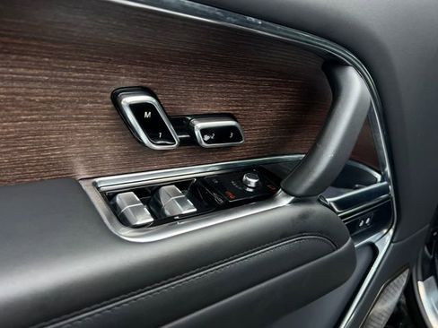 Used 2024 Land Rover Range Rover Long Wheelbase Autobiography image 11