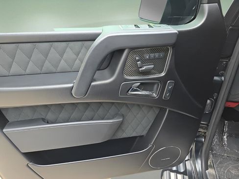 Used 2017 Mercedes-Benz G 550 Squared image 17