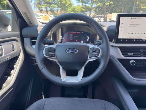 Used 2026 Ford Explorer Active AWD/4WD image 23