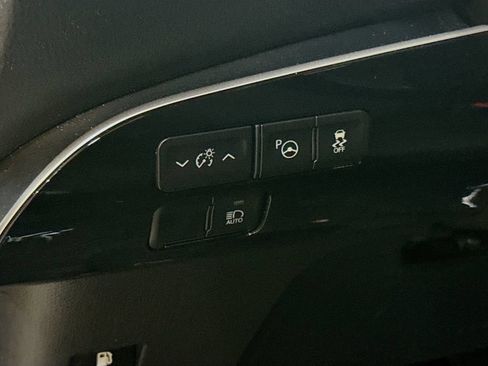 Used 2022 Toyota Prius LE FWD image 16