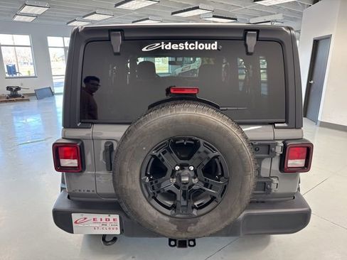 Used 2022 Jeep Wrangler Unlimited Sport image 9