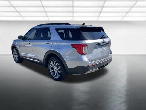 Used 2021 Ford Explorer XLT w/ Equipment Group 202A AWD/4WD image 3