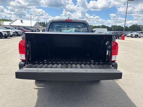 Used 2017 Toyota Tacoma SR AWD/4WD image 9