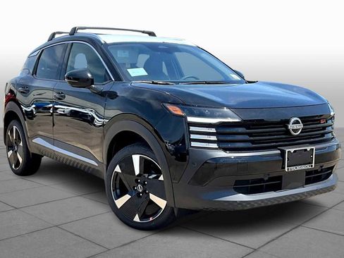 New 2025 Nissan Kicks SR image 2