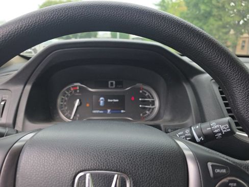Used 2018 Honda Pilot EX image 15