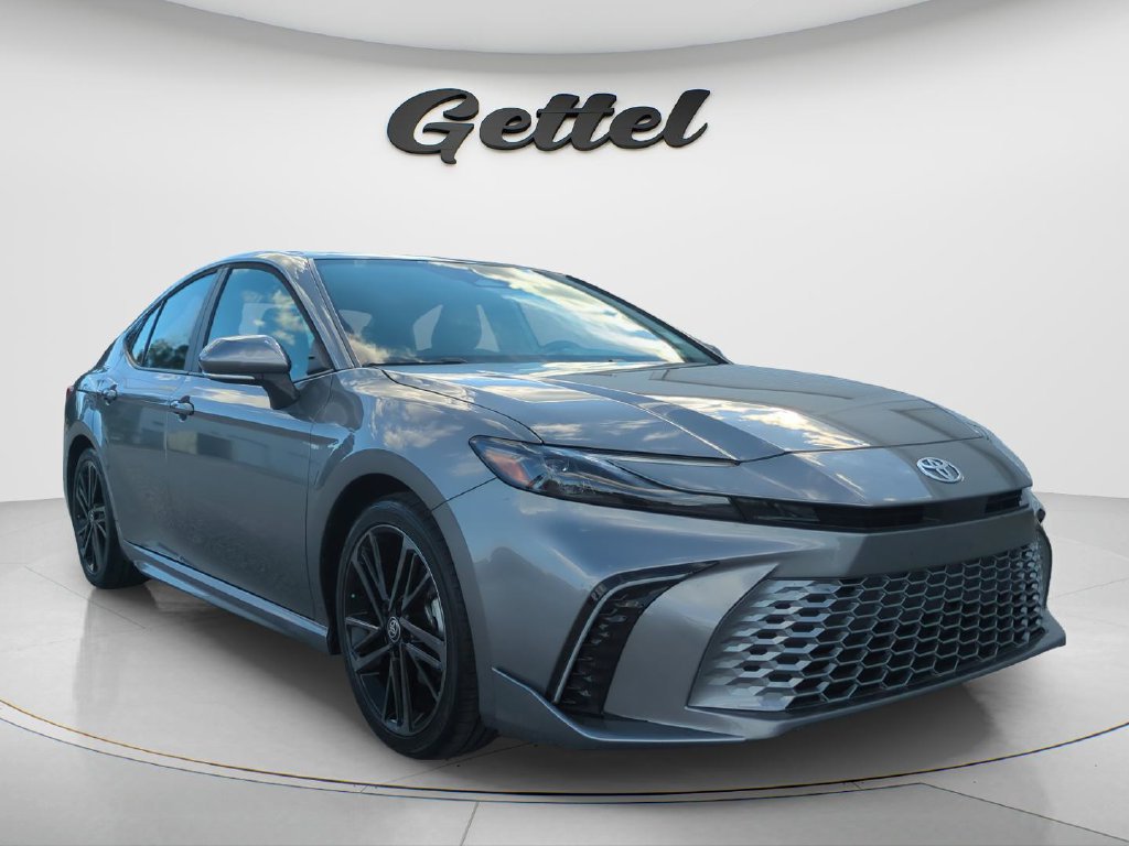 Used 2025 Toyota Camry XSE FWD image 3