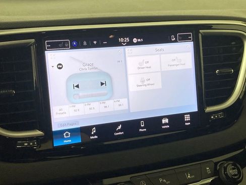 Used 2025 Chrysler Pacifica Select FWD image 4