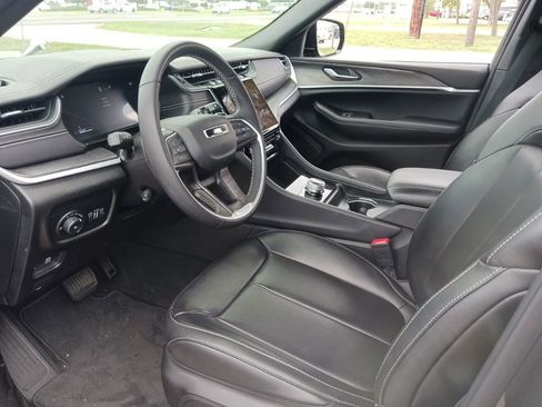 Used 2024 Jeep Grand Cherokee L Limited w/ Luxury Tech Group II RWD image 9