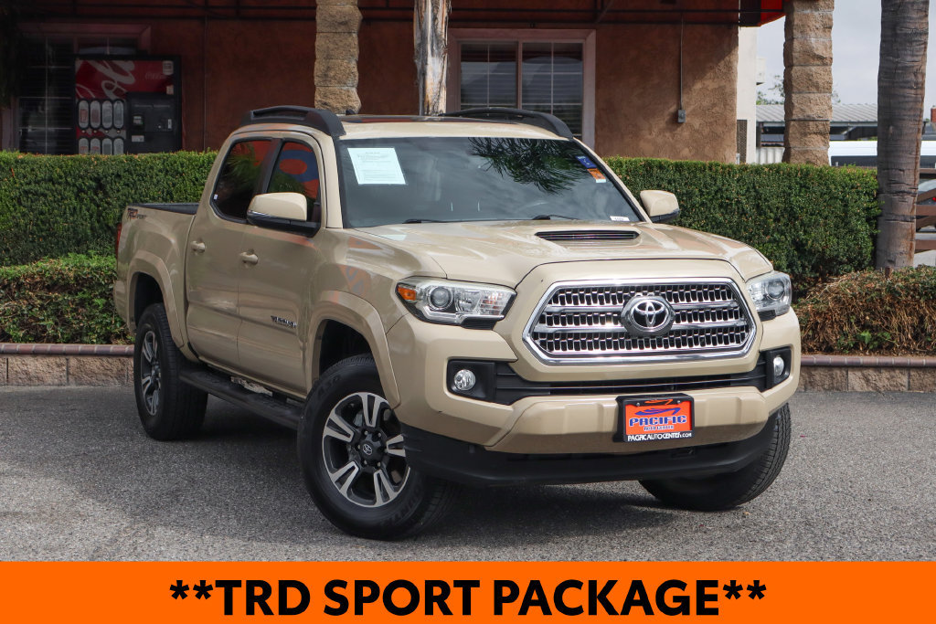 Used 2016 Toyota Tacoma TRD Sport RWD image 2
