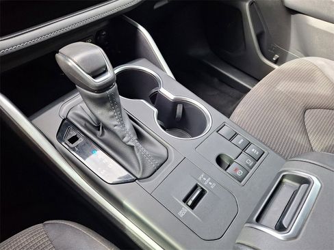 Used 2024 Toyota Highlander LE image 14