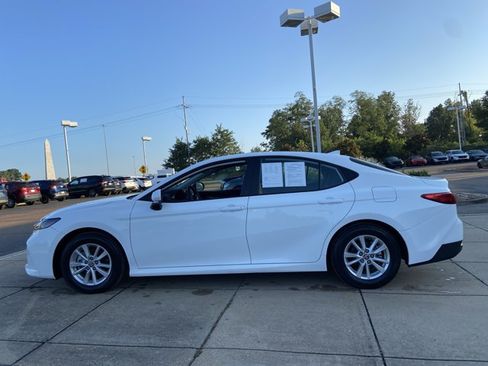 Used 2025 Toyota Camry LE FWD image 7