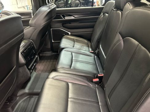 Used 2024 Jeep Wagoneer 4WD w/ Premium Group I image 5
