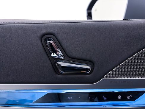 Used 2023 BMW 740i w/ Executive Package image 34