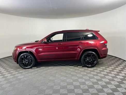 Used 2021 Jeep Grand Cherokee Laredo X AWD/4WD image 4