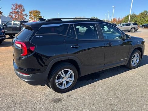 Used 2022 GMC Terrain SLE w/ Driver Convenience Package image 5