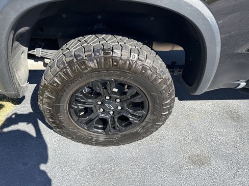 Used 2023 Chevrolet Silverado 1500 ZR2 w/ Technology Package image 11