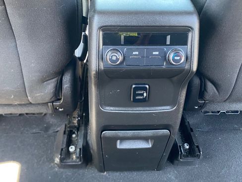 Used 2017 GMC Acadia SLE w/ Driver Alert Package I AWD/4WD image 30