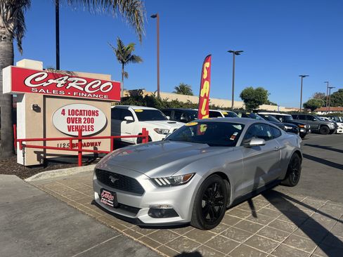 Used 2017 Ford Mustang Premium image 4