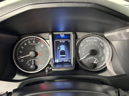 Used 2022 Toyota Tacoma TRD Sport w/ Technology Package RWD image 14