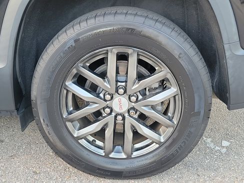 Used 2018 GMC Acadia SLT image 12