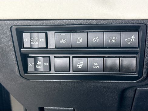 Used 2024 Toyota Tundra Capstone AWD/4WD image 11