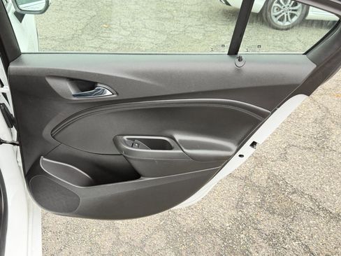 Used 2017 Chevrolet Cruze Premier image 40