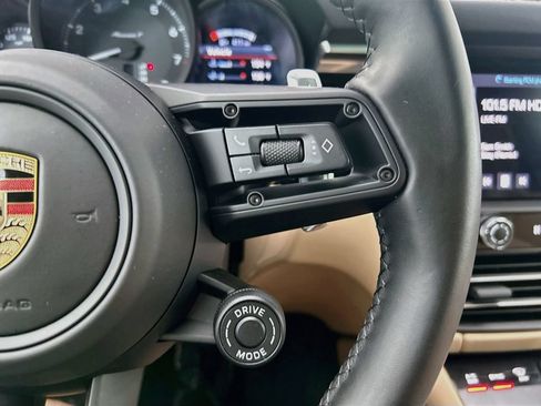 Certified 2025 Porsche Macan AWD/4WD image 14