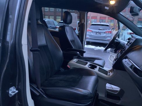 Used 2017 Dodge Grand Caravan SXT image 19