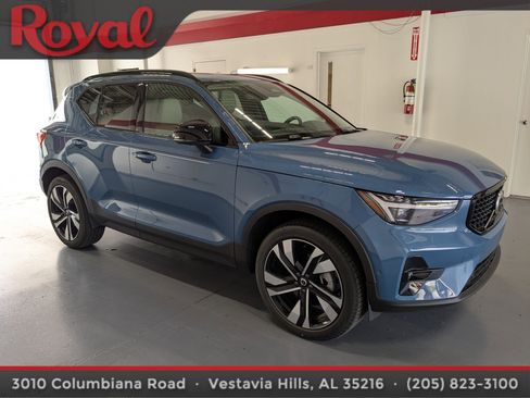 Certified 2024 Volvo XC40 B5 Plus image 5