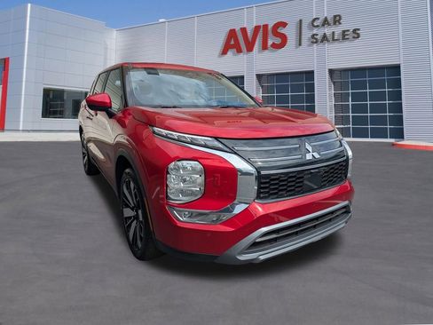 Used 2025 Mitsubishi Outlander SE AWD/4WD image 3